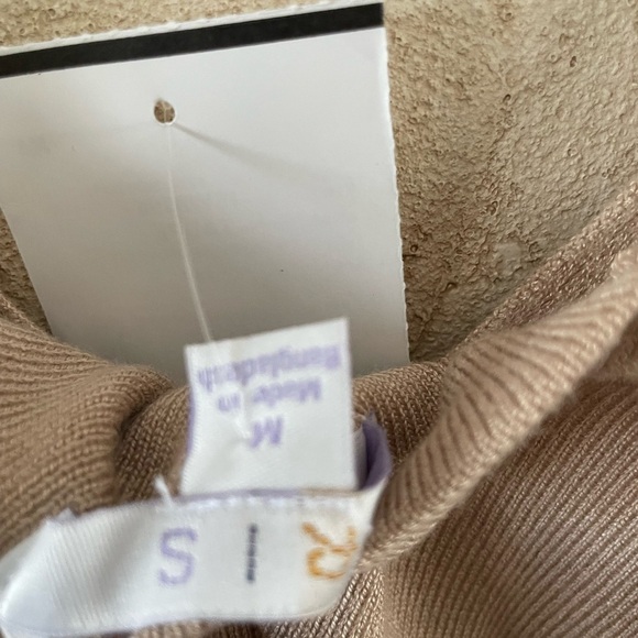 Iris Ribbed Beige Knit Crop Top Size Medium - Picture 4 of 5